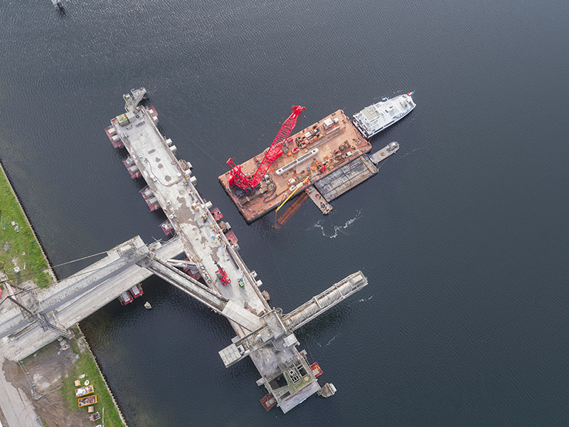 nos-moyens-travaux-maritimes-fluviaux-barges-pontons-appontement-lafarge-08