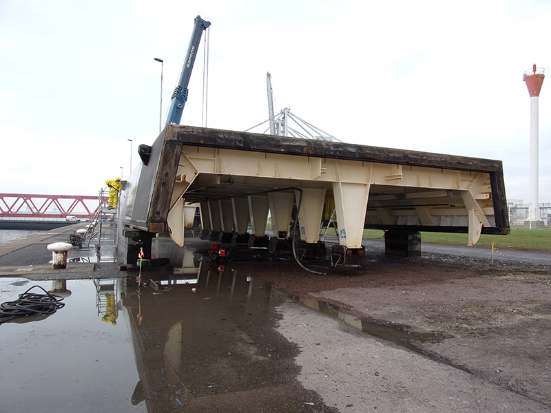 TETIS-Ecluse-François-1er-depose-du-tunnel-porte-P1-travaux-maritimes-fluviaux-travaux-sous-marins-5