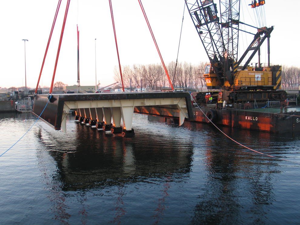 TETIS-Ecluse-Francois-1er-Mise-en-place-du-tunnel-porte-P1-travaux-maritimes-fluviaux-travaux-sous-marins-3