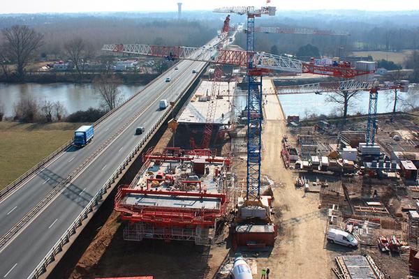 nos-moyens-ouvrage-dart-genie-civil-grues-a87-sorges-murs-erigne