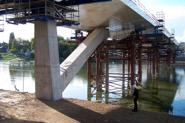 nos-moyens-ouvrage-dart-genie-civil-materiel-specifique-route-des-tamarins