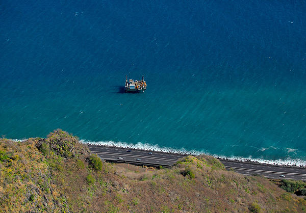 nos-moyens-travaux-maritimes-fluviaux-plateforme-autoelevatrice-chantier-nouvelle-route-littoral-plateforme-forage