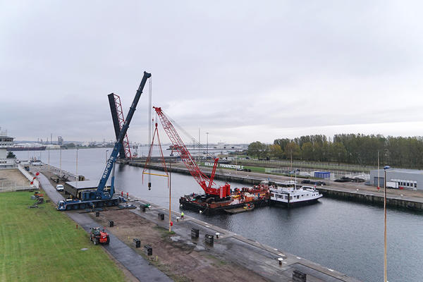 TETIS-Ecluse-François-1er-depose-du-tunnel-porte-P1-travaux-maritimes-fluviaux-travaux-sous-marins-1